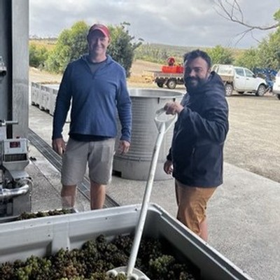 Yale Norris and Manuel Carrizosa during vintage on Kangaroo Island